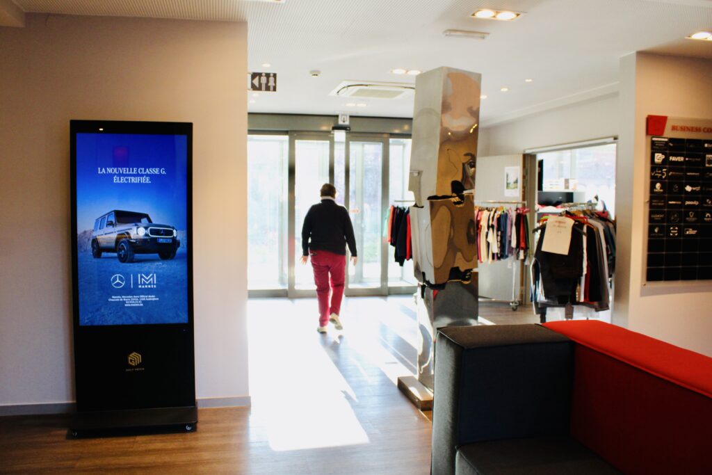 Indoor digitale advertising oplossing in golfclubomgeving